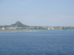 カーフェリーから伊江島を臨む.JPG
